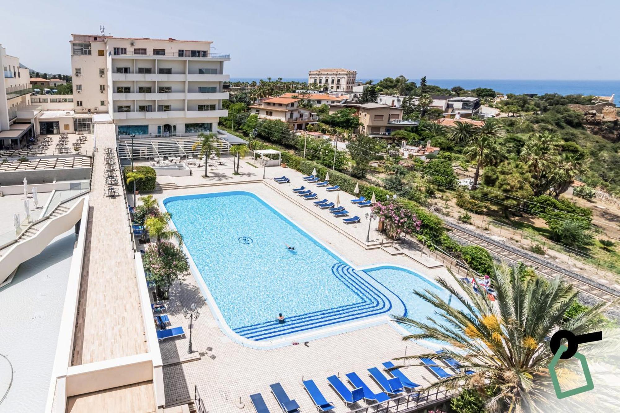 Hotel Hotiday Cefalù